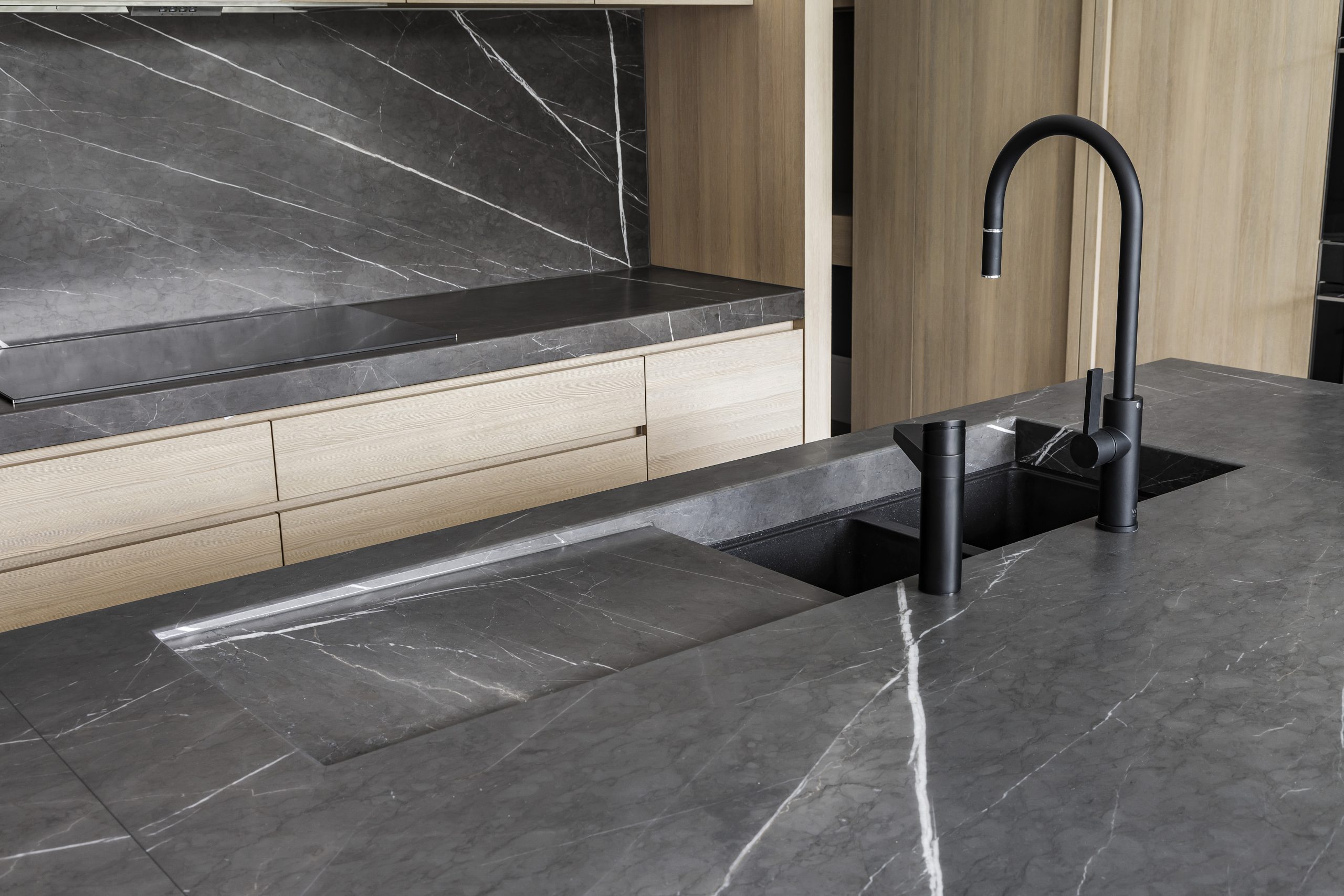 modern-kitchen-2024-09-12-03-23-50-utc