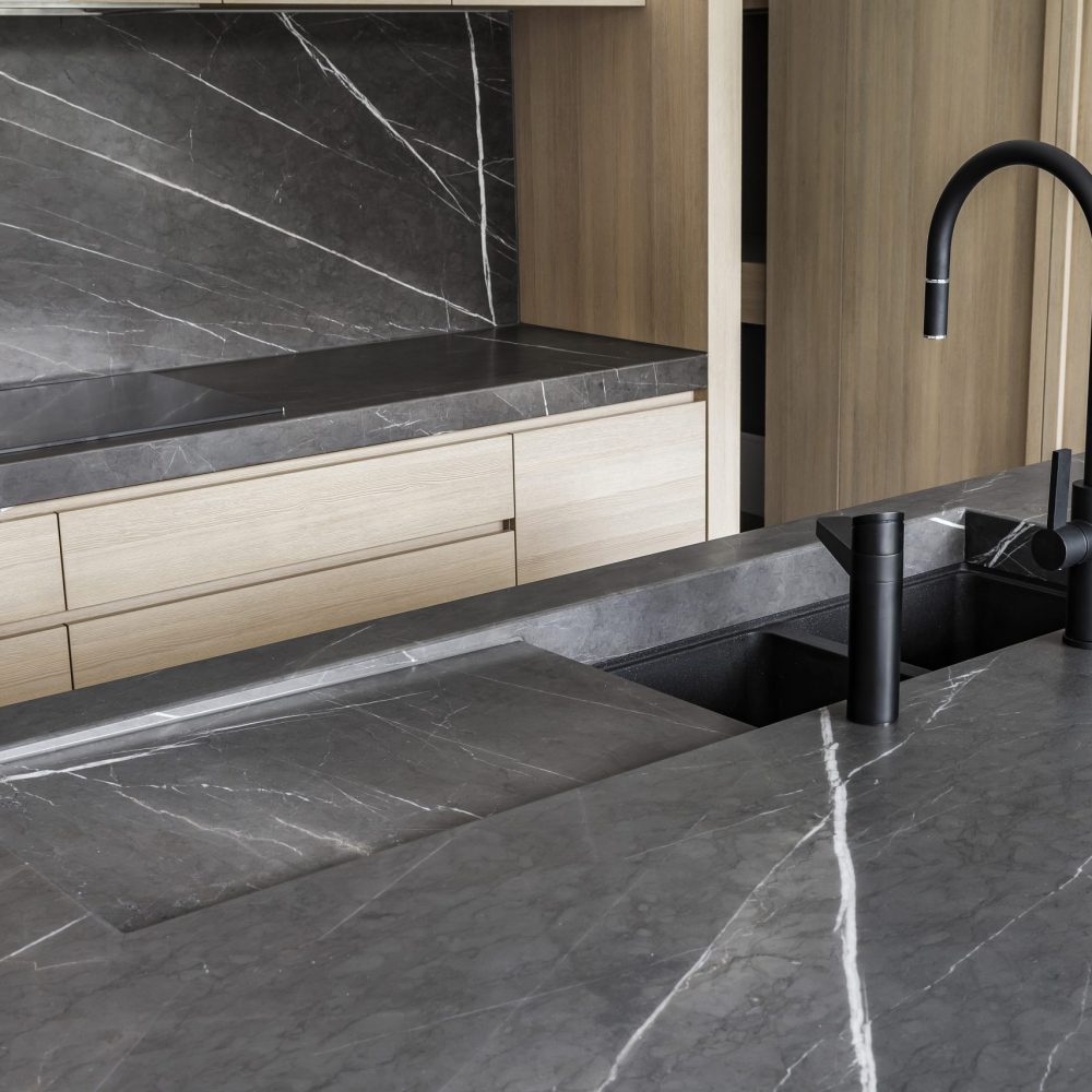 modern-kitchen-2024-09-12-03-23-50-utc